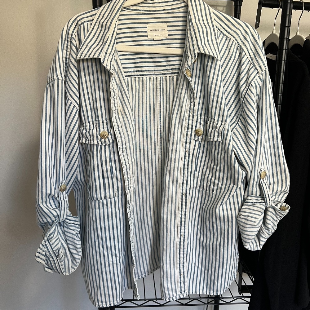American Eagle Button up
